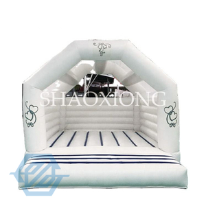 Biały nadmuchiwany dmuchany zamek do skakania na wesele