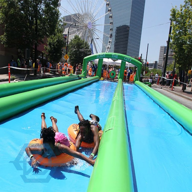 Podw&oacute;jna zjeżdżalnia Slip N Slide Nadmuchiwana zjeżdżalnia wodna po mieście