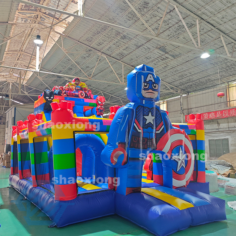 Casa inflable LEGO Marvel con tobog&aacute;n