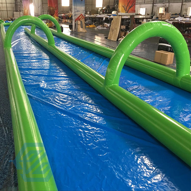 Podw&oacute;jna zjeżdżalnia Slip N Slide Nadmuchiwana zjeżdżalnia wodna po mieście