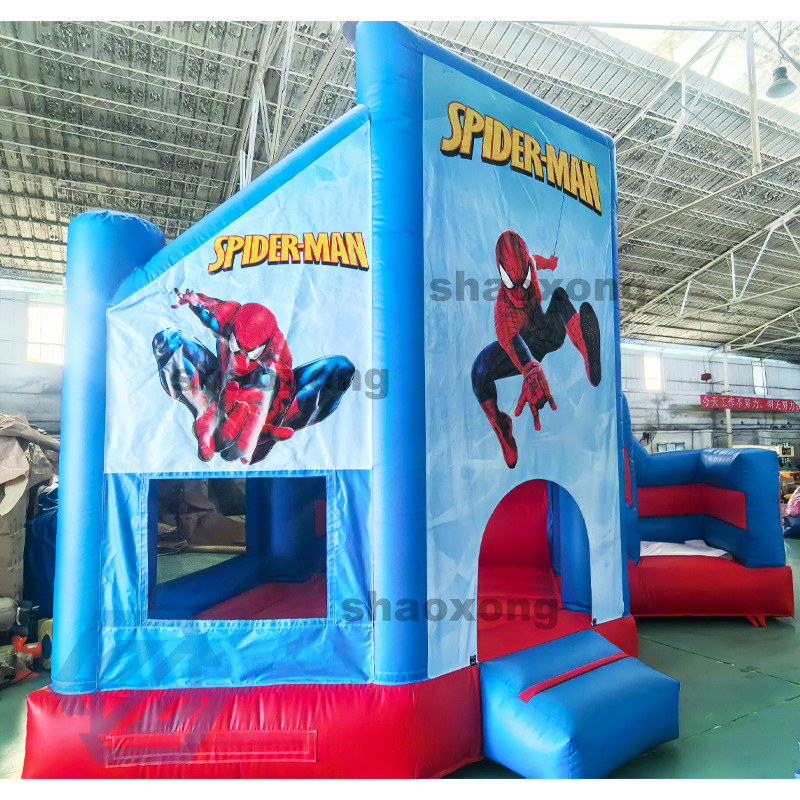 Nadmuchiwany domek do skakania ze zjeżdżalnią z motywem Spider-Mana
