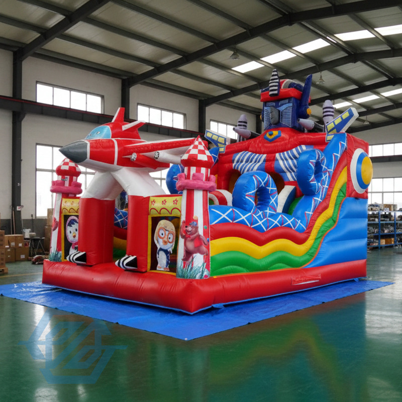 Ch&acirc;teau gonflable gonflable &agrave; th&egrave;me de dessin anim&eacute; avec toboggan