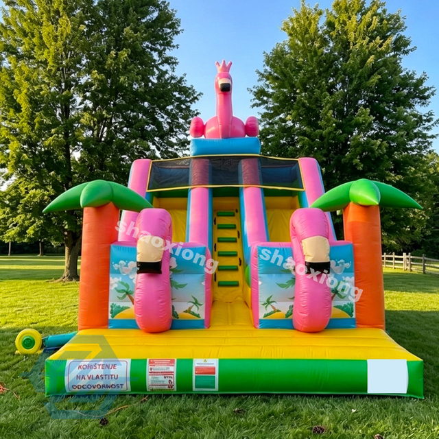 Aufblasbare Doppelspurrutsche mit Flamingo-Tiermotiv im Freien zu verkaufen