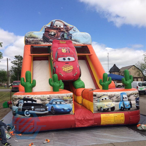 Toboganes secos dobles inflables con tema de coche al aire libre
