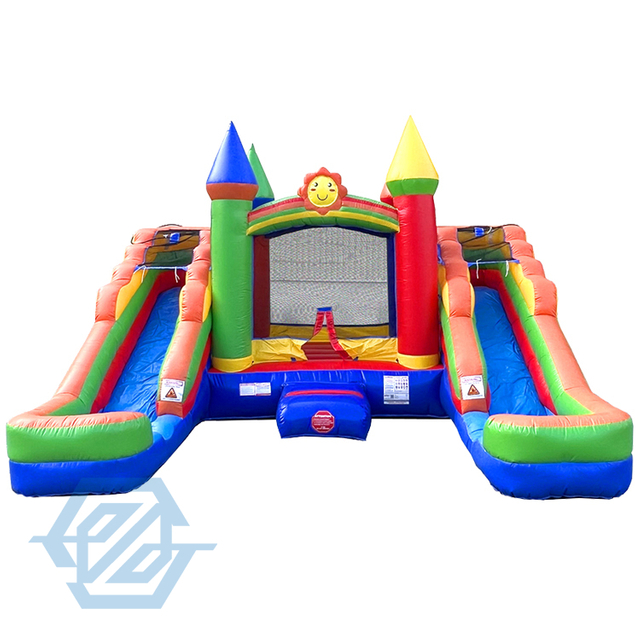 Casa inflable comercial con toboganes dobles en alquiler